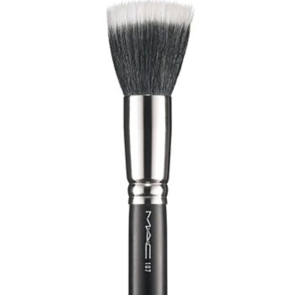 MAC 187Synthetic Duo Fibre Face Brush - Picture 1 of 3